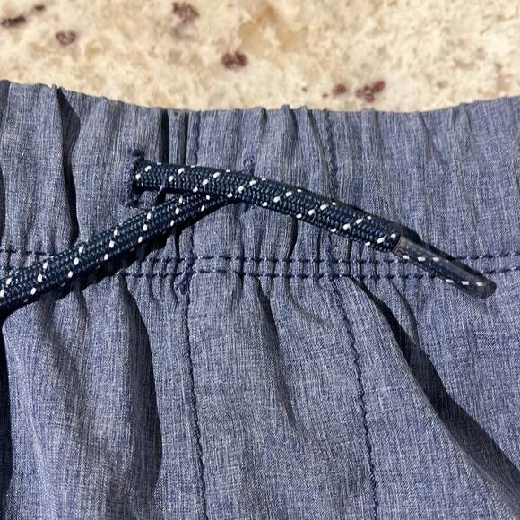 Boys Old Navy blue shorts. Size 10-12 (L)). - Picture 2 of 8